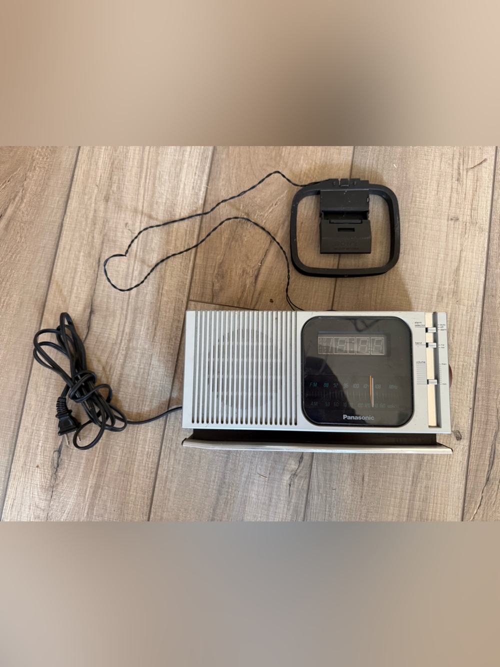 Vintage Panasonic RC-205 AM/FM Digital Clock Radio with Sony AM Loop Antenna